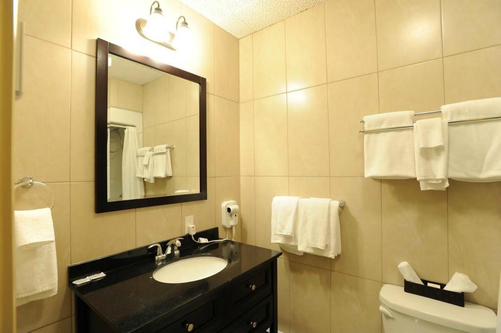 Hotel Econo-One Amos 외부 사진